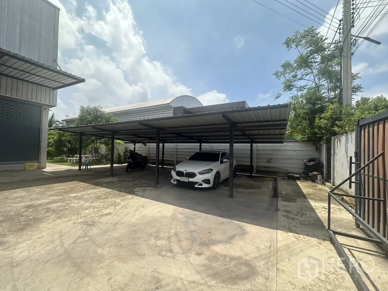 Warehouse for sale in Bang Len, Nakhon Pathom - Covered carport parking bays beside the warehouse yard.