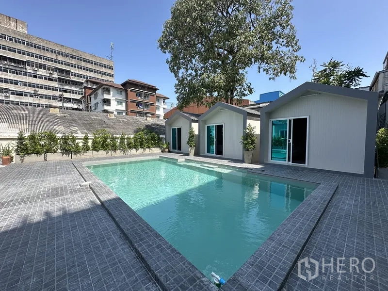 Home Office for rent in Suan Luang, Bangkok - Private swimming pool with three poolside cabin suites and deck.