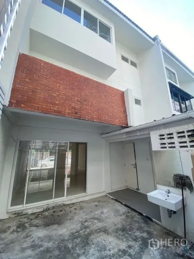 Featured image for For rent 3 Bedroom Townhouse in Khlong Toei Nuea, Watthana, Bangkok BTS Nana