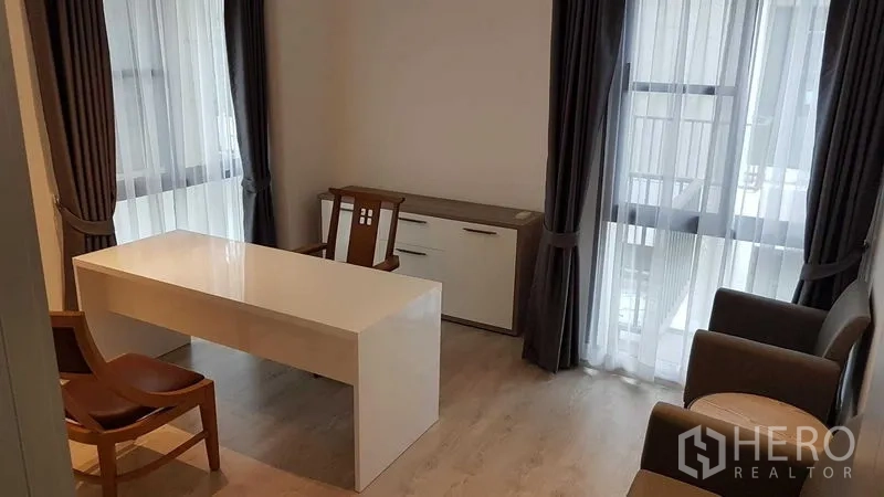 Detached House for rent in Prawet, Bangkok - Bright study room with white desk, armchairs and tall curtains