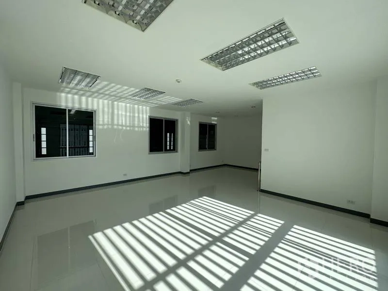 Factory for rent in Bang Sao Thong, Samut Prakan - Open-plan office area with grid ceiling lights and glossy tile flooring.
