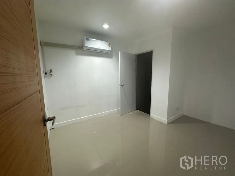Home Office for rent in Bang Na, Bangkok - Small office room with AC unit, tiled floor and open doorway.