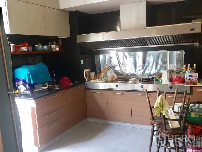 Home Office for rent or sale in Bang Rak, Bangkok - Separate Thai kitchen with L-shaped counters and a commercial-style range hood.