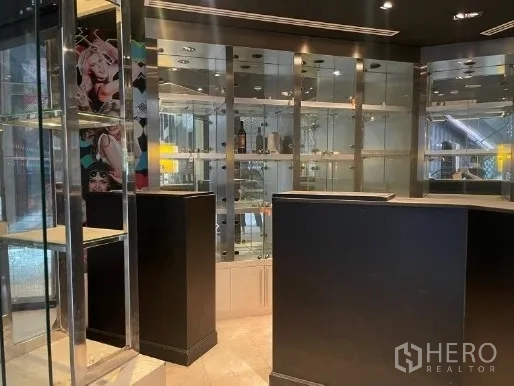Retail Space for rent in Watthana, Bangkok - Built-in glass shelves and black service counters inside the retail space under recessed lighting.