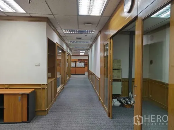 Office Space for rent in Din Daeng, Bangkok - Carpeted office corridor with wood-trimmed glass partitions and fluorescent lighting.
