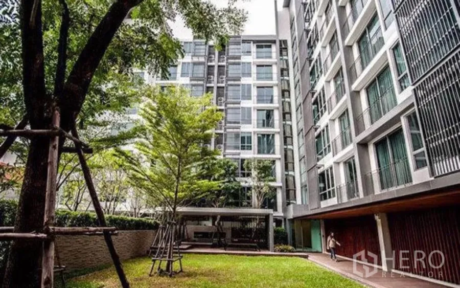 Featured image for For sale 1 Bedroom Condominium in The Room Sukhumvit 40 in Phra Khanong, Khlong Toei, Bangkok BTS Ekkamai