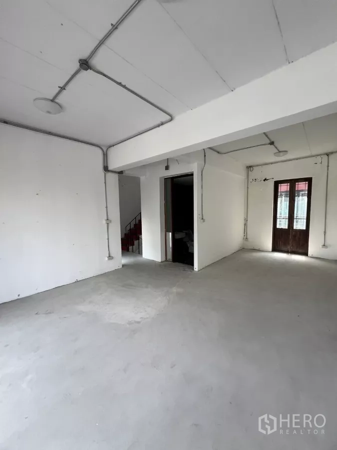 Retail Space for rent in Khlong Toei, Bangkok - Open-plan upper floor with doorway to bathroom and balcony door.