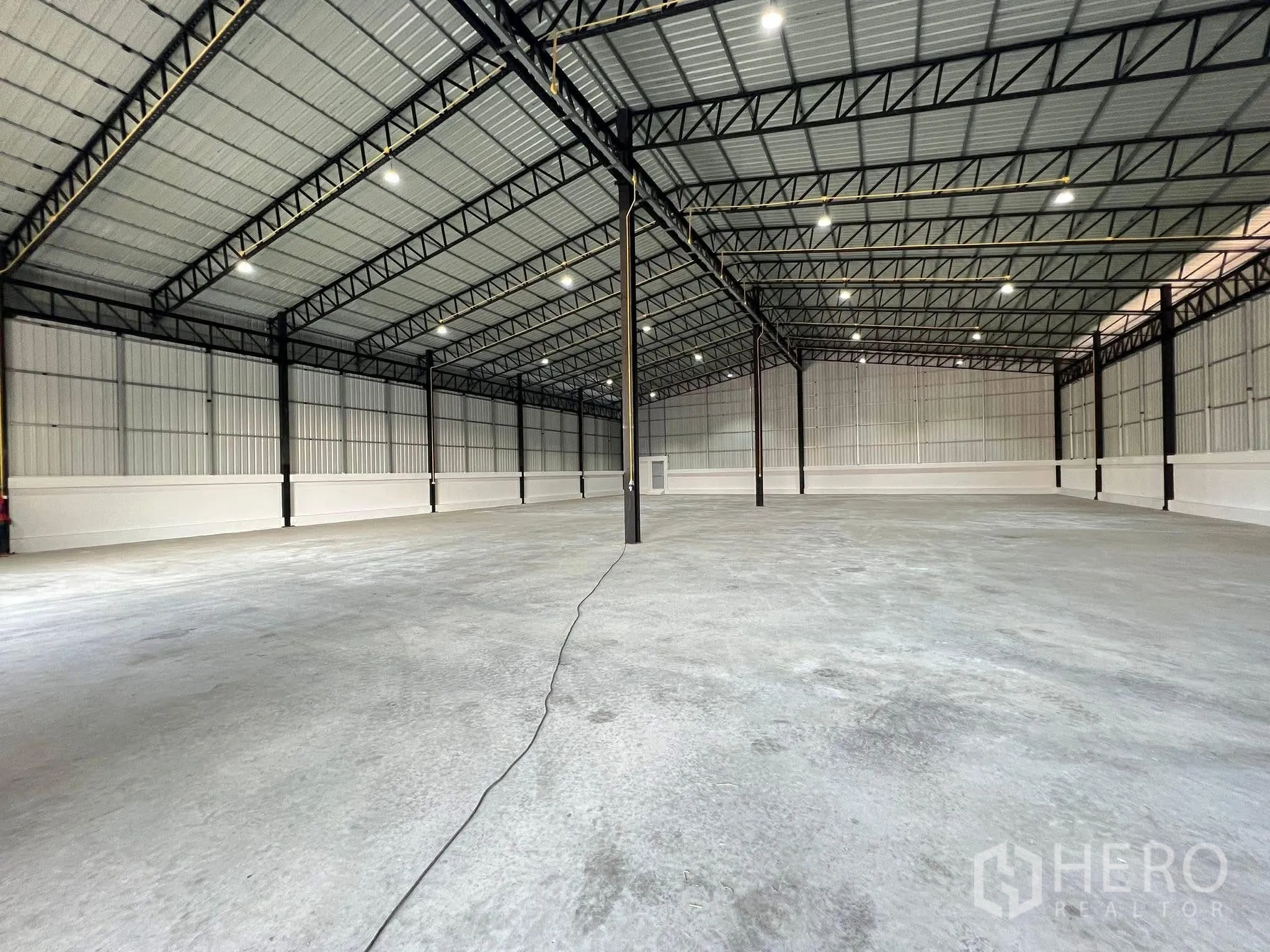 Property Image #5 for property HRE00592