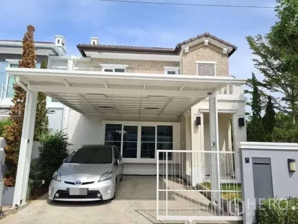 Detached House for rent in Prawet, Bangkok - Modern two-storey detached house with covered carport and gated entry.