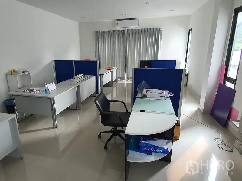 Home Office for rent in Chatuchak, Bangkok - Bright open-plan work area with multiple desks and windows in the home office.
