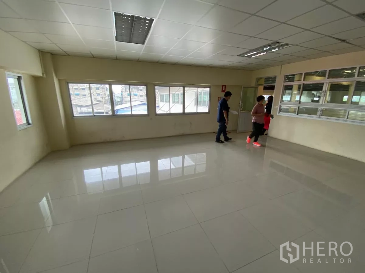 Factory for rent in Khlong Toei, Bangkok - Glass-lined office room with tiled floor and drop ceiling overlooking the plant.