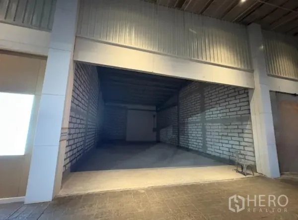 Retail Space for rent - Spacious retail unit entrance with high ceiling and open-plan layout, fit-out ready in Ekkamai
