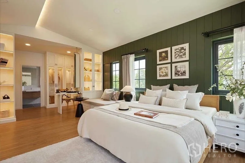Detached House for sale in Bang Phli, Samut Prakan - Spacious master bedroom with green accent wall, window seat, built-in shelves and walk-in wardrobe.