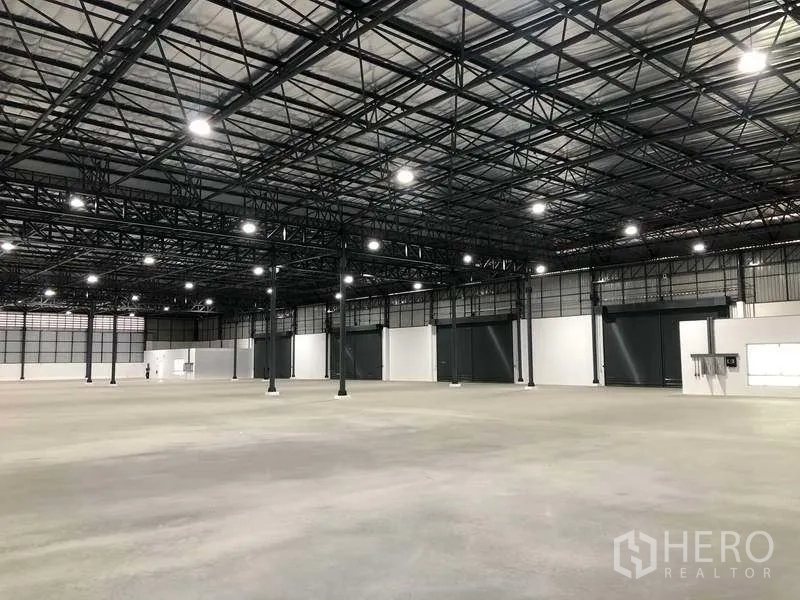 Factory for rent in Bang Sao Thong, Samut Prakan - Street view of the factory facade with oversized loading bays and wide apron.