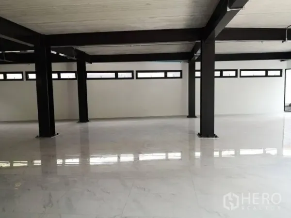 Office Space for rent in Chatuchak, Bangkok - Spacious office area featuring clerestory windows, exposed ceiling conduits and sturdy steel beams.