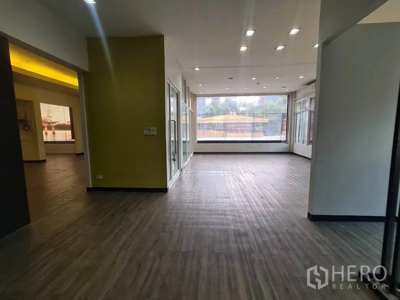Retail Space for rent in Watthana, Bangkok - Bright front showroom with floor-to-ceiling display windows and spotlights.