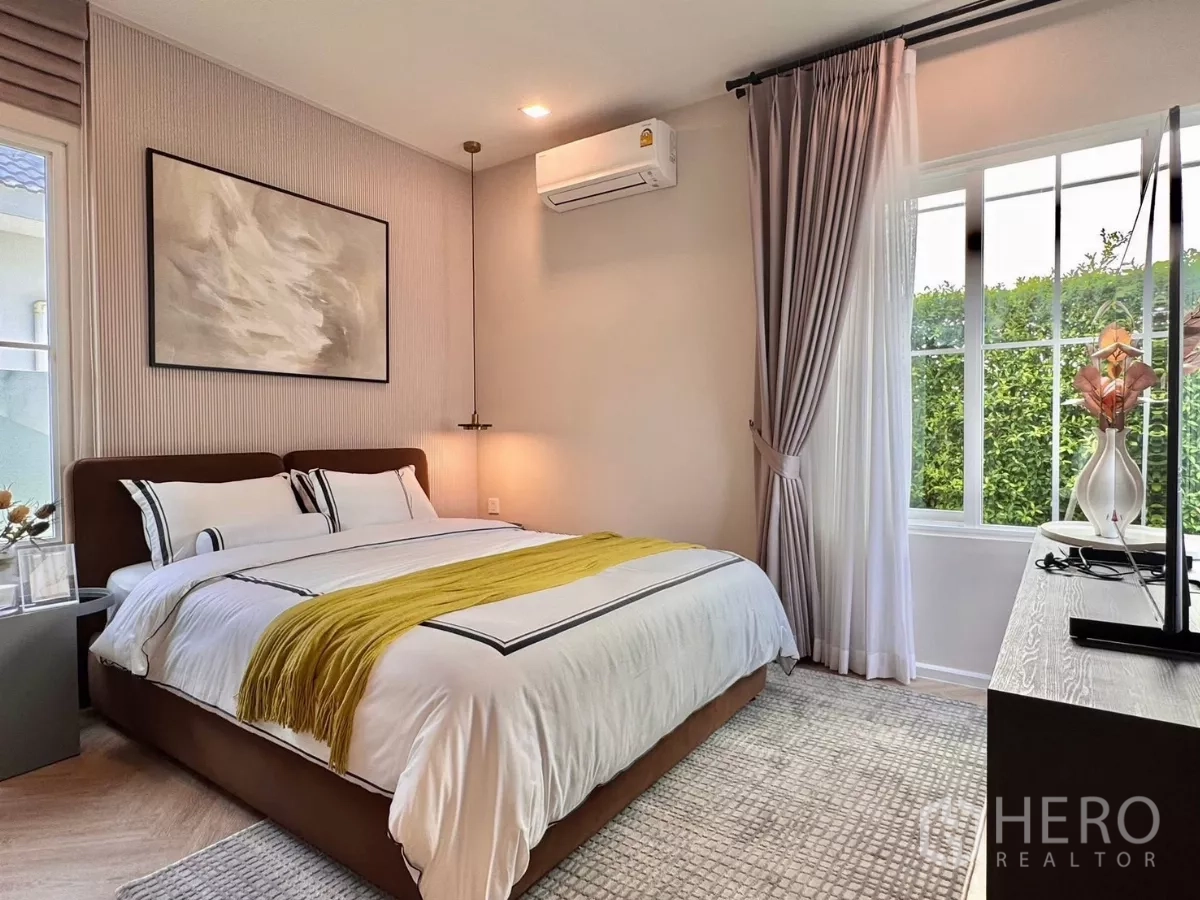 Detached House for rent in Bang Phli, Samut Prakan - Guest bedroom with double bed, neutral decor and garden view.