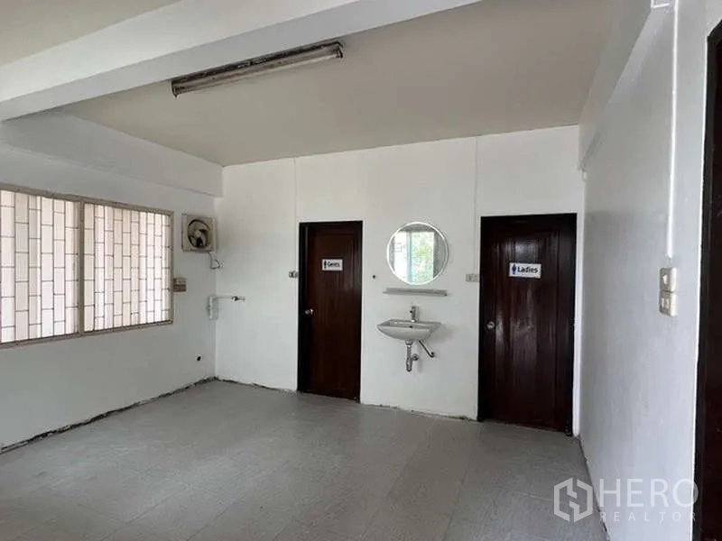 Warehouse for rent - On-site office with separate men’s and ladies’ restrooms, tiled floor and sink.