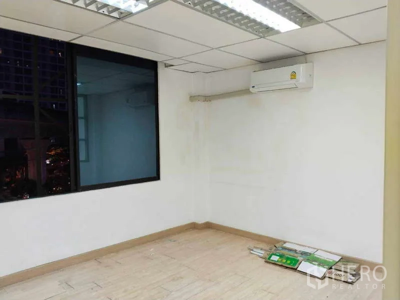 Office Space for rent in Bang Na, Bangkok - Bright private room with large exterior window and wall-mounted air conditioner.