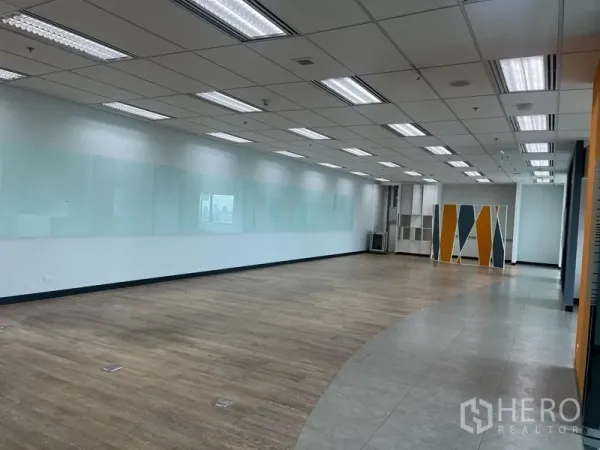 Office Space for rent in Chatuchak, Bangkok - Large flexible workspace with wood flooring, ceiling lights and a long writable glass wall.