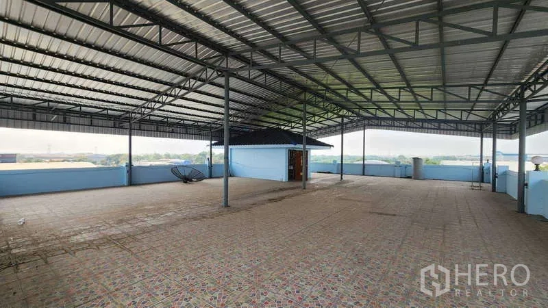 Factory for rent in Pak Kret, Nonthaburi - Ground-floor office with orange feature wall and glass partitioning
