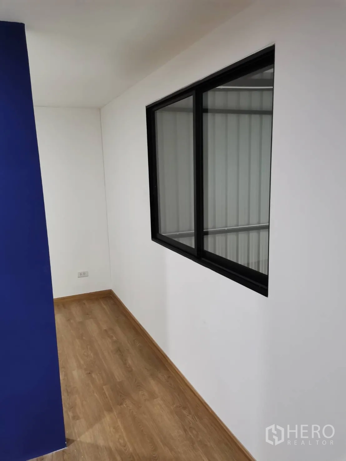 Warehouse for rent in Suan Luang, Bangkok - Office corridor with an internal window overlooking the warehouse floor.