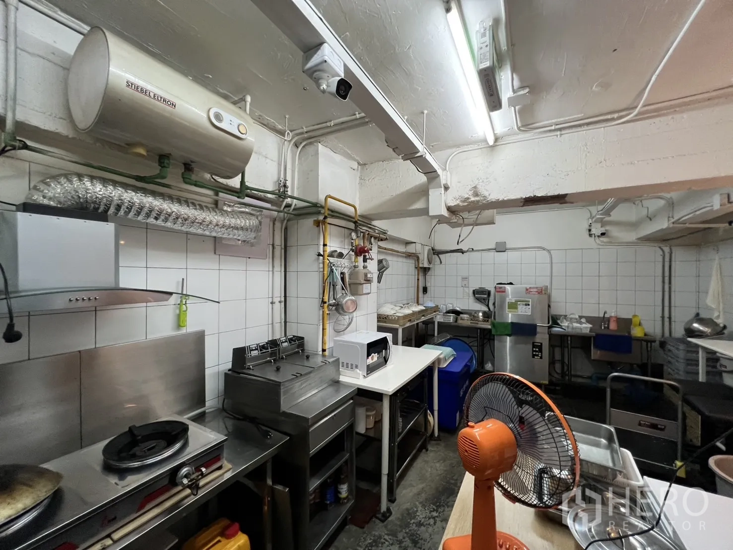 Retail Space for rent in Watthana, Bangkok - Additional view of the stainless prep kitchen with hood and fryer.