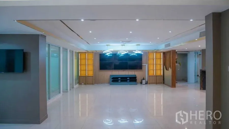 Office Space for rent in Chatuchak, Bangkok - Spacious central office lounge with LED ring lighting, built‑in display shelves, and a wall‑mounted screen area.