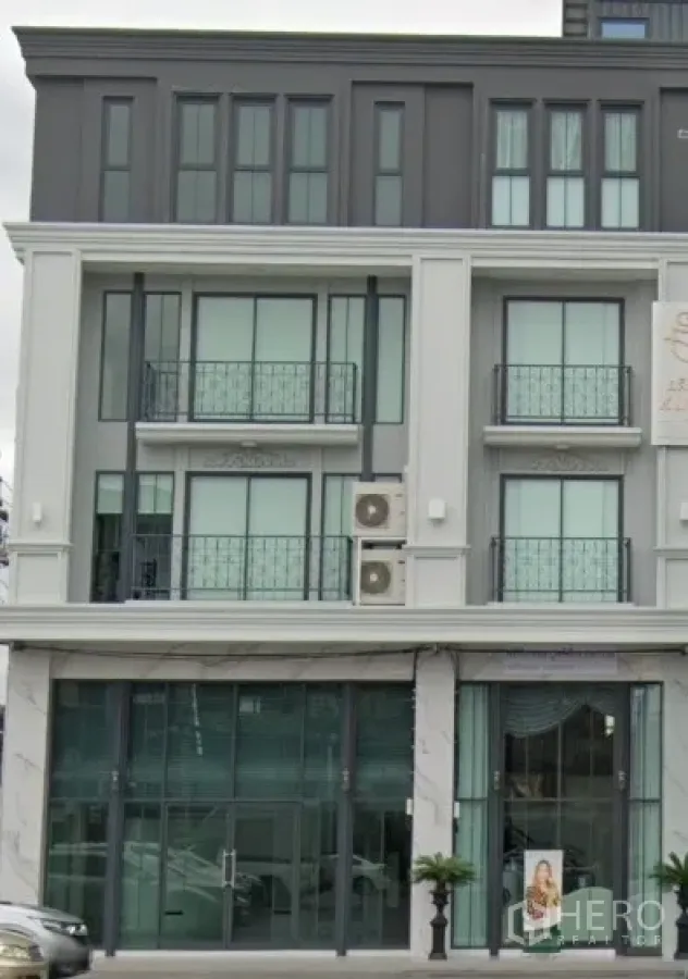 Home Office for rent in Suan Luang, Bangkok - Modern multi-storey home office exterior with glass storefront, balconies and large windows in Suan Luang, Bangkok.