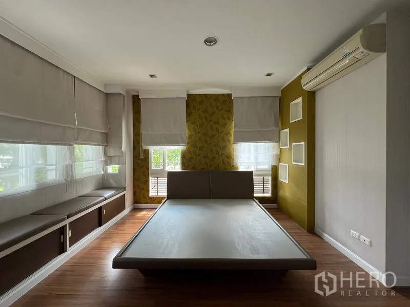 Detached House for rent in Bang Kapi, Bangkok - Master bedroom view showing headboard, roman blinds and air conditioner.