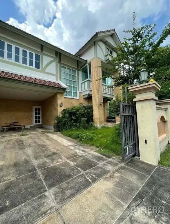 Detached House for rent - Two-storey detached house exterior with driveway, covered carport, front gate, and green lawn.