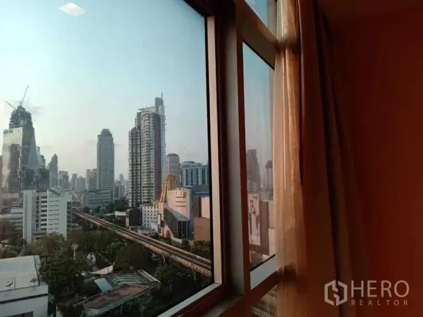 Condominium for rent in Khlong Luang, Pathum Thani - City skyline and BTS tracks viewed from the condo window near Ekkamai.