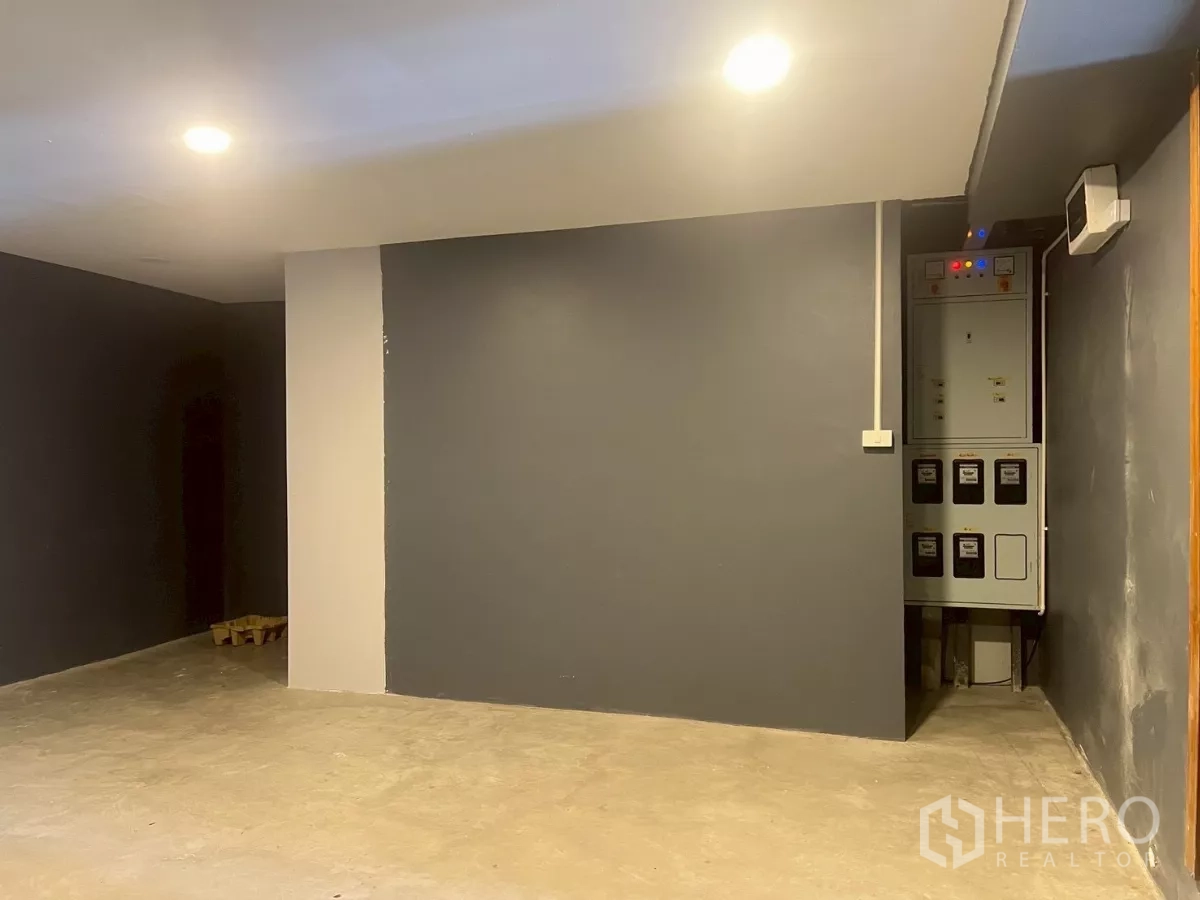 Shophouse for rent in Watthana, Bangkok - Utility room featuring electrical control panels and a concrete floor.