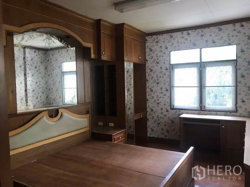 Detached House for rent in Sathon, Bangkok - Bedroom with built-in wooden wardrobes, dressing area and a large window.