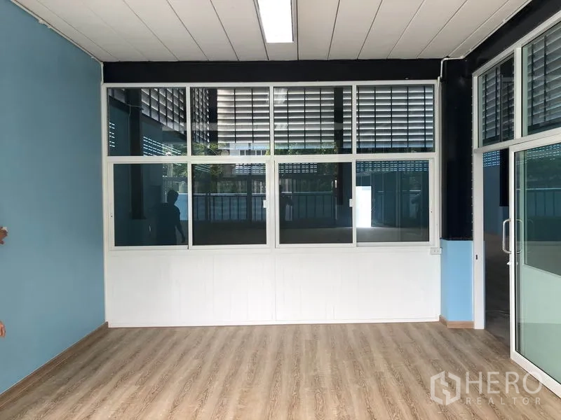 Factory for rent or sale in Bang Bua Thong, Nonthaburi - Bright ground-floor office area with sliding windows and laminate floor.