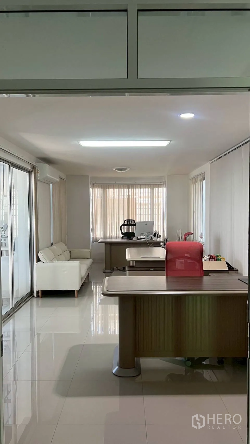 Home Office for rent in Wang Thonglang, Bangkok - Wide view of the executive office with two desks and natural light through blinds.