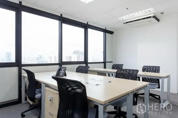Office Space for rent in Khlong Toei, Bangkok - Bright office with multiple workstations beside large windows offering Bangkok city views.