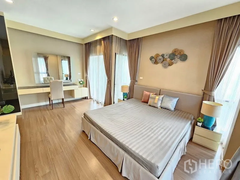 Detached House for rent in Prawet, Bangkok - Spacious master bedroom with king bed, bedside tables, and large windows.