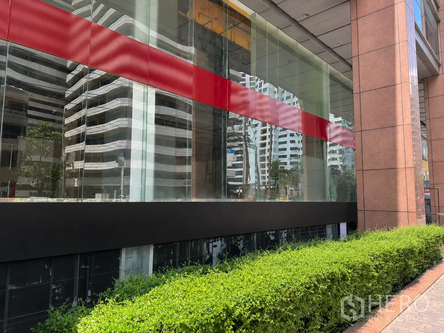 Retail Space for rent in Watthana, Bangkok - Exterior glass façade with hedge-lined walkway and granite-clad columns.