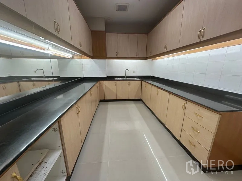Office Space for rent in Suan Luang, Bangkok - Office pantry with U-shaped countertops, sink and ample upper and lower cabinets