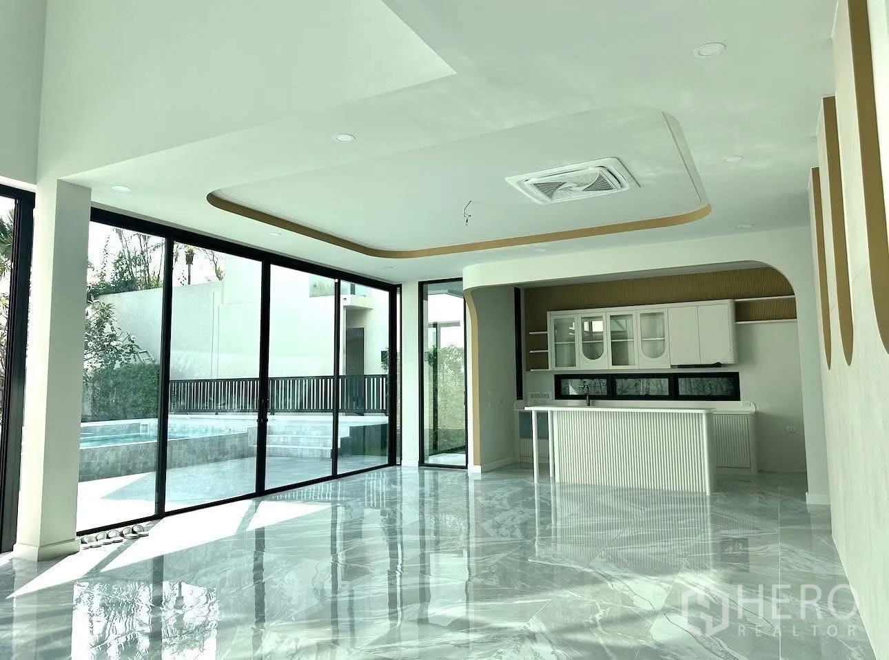 Detached House for sale in Bang Khen, Bangkok - Open-plan room with glossy marble-look floors and a show kitchen island.