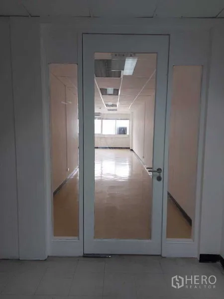 Office Space for rent in Pathum Wan, Bangkok - Glass entry door with side panels leading into a bright open-plan office area.