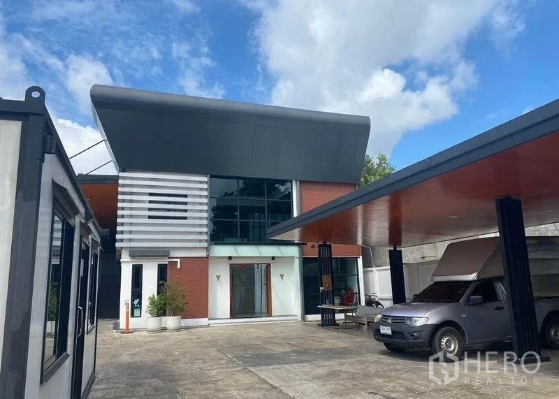 Home Office for rent or sale in Bang Khae, Bangkok - Front facade of the home office with carport and ample parking area.