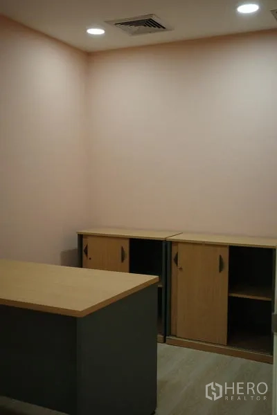 Office Space for rent in Bang Na, Bangkok - Compact private room with a desk, storage cabinets and recessed ceiling lights.