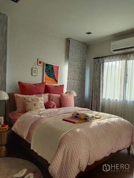 Detached House for rent in Bang Phli, Samut Prakan - Cozy bedroom with pink bedding, large window and air-conditioning unit.