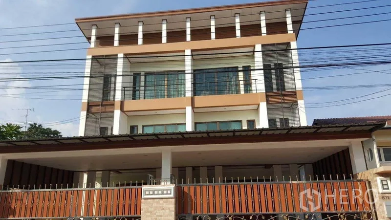 Detached House for rent in Prawet, Bangkok - Modern three‑storey detached house facade with gated fence and covered parking area.