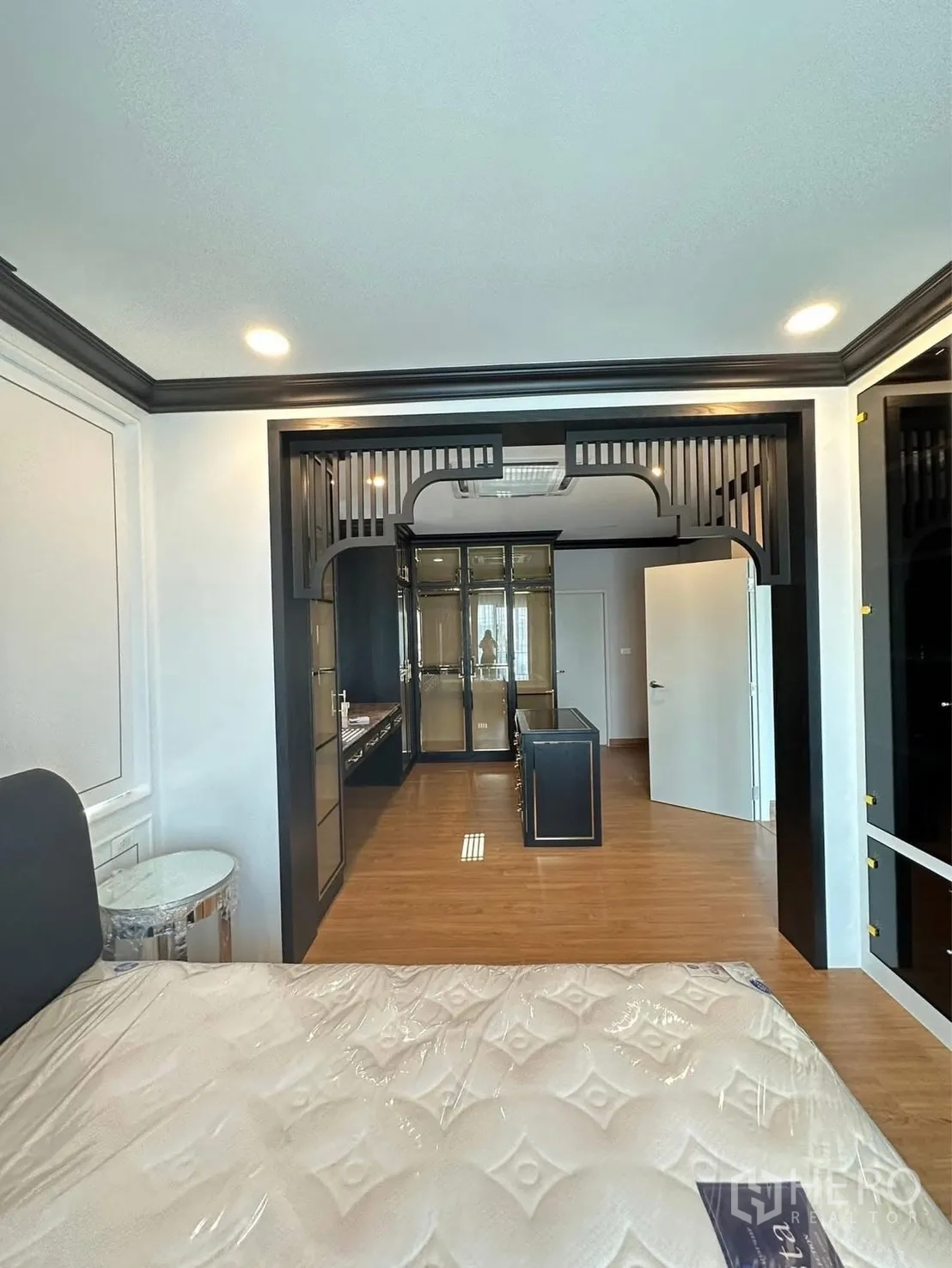 Detached House for rent in Bang Phli, Samut Prakan - Bedroom perspective toward the walk‑in wardrobe area with illuminated cabinetry.