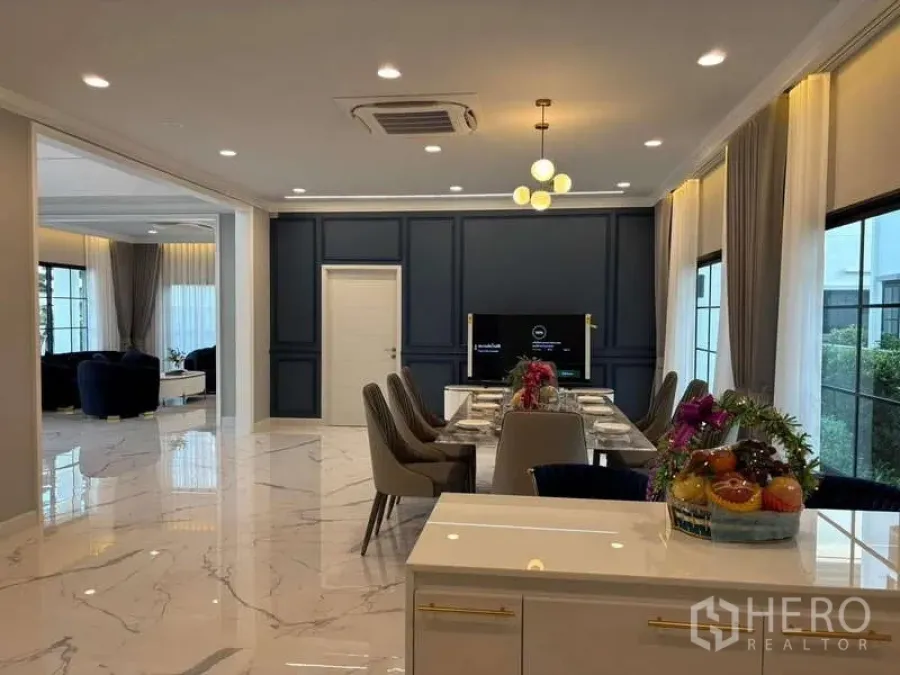 Detached House for rent in Bang Phli, Samut Prakan - Another view of the dining room with marble floor and seating for eight.