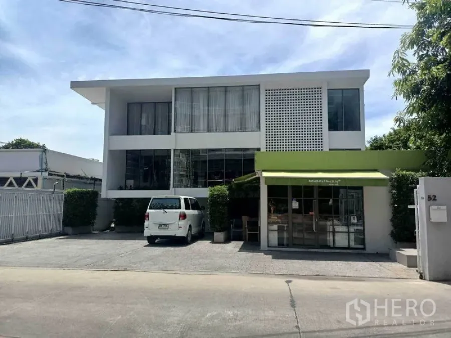 Featured image for For rent Retail Space 200 sqm in Phra Khanong Nuea, Watthana, Bangkok BTS Ekkamai