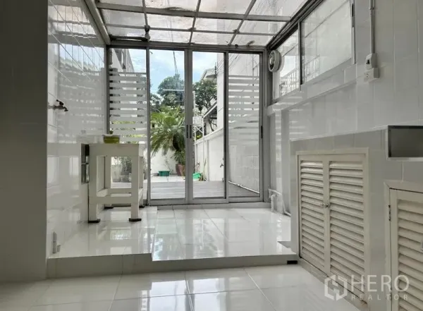 Home Office for rent in Suan Luang, Bangkok - Enclosed patio with glass roof and sliding doors to a private courtyard.